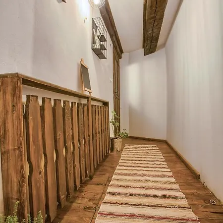 4 Bdr House Monument Of Culture & Architecture By Flat Mаnаger Διαμέρισμα